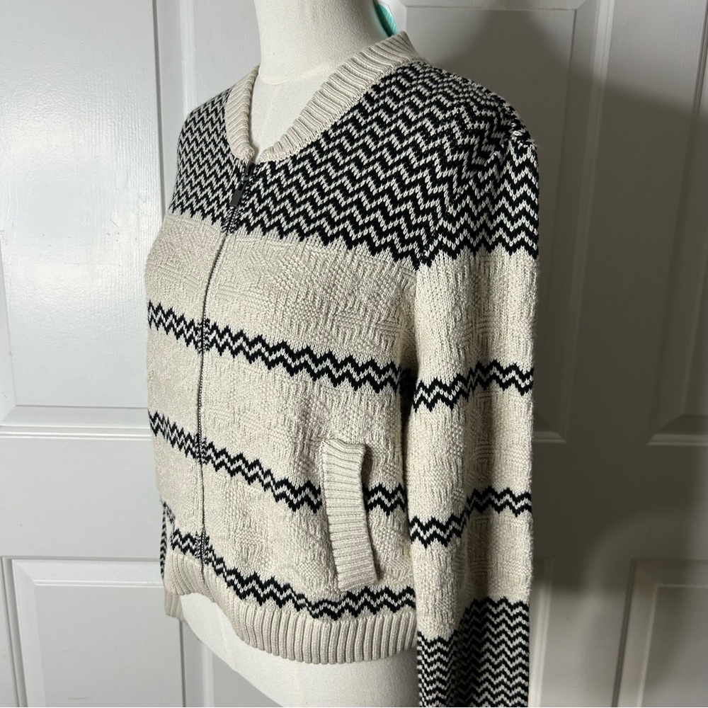 NWT (size L) Zigzag Knit Bomber Jacket
NIC+ZOE - Picture 6 of 8